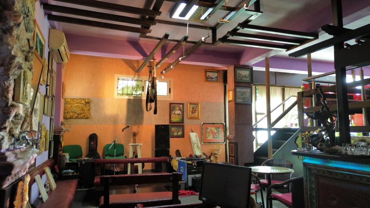2 Kitarat Bb Vlorë Exterior foto