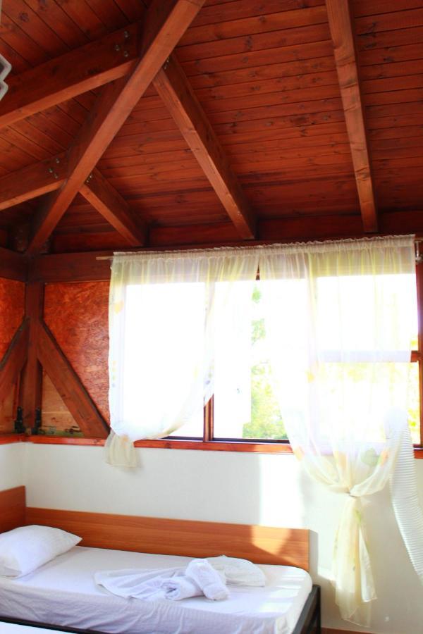 2 Kitarat Bb Vlorë Exterior foto